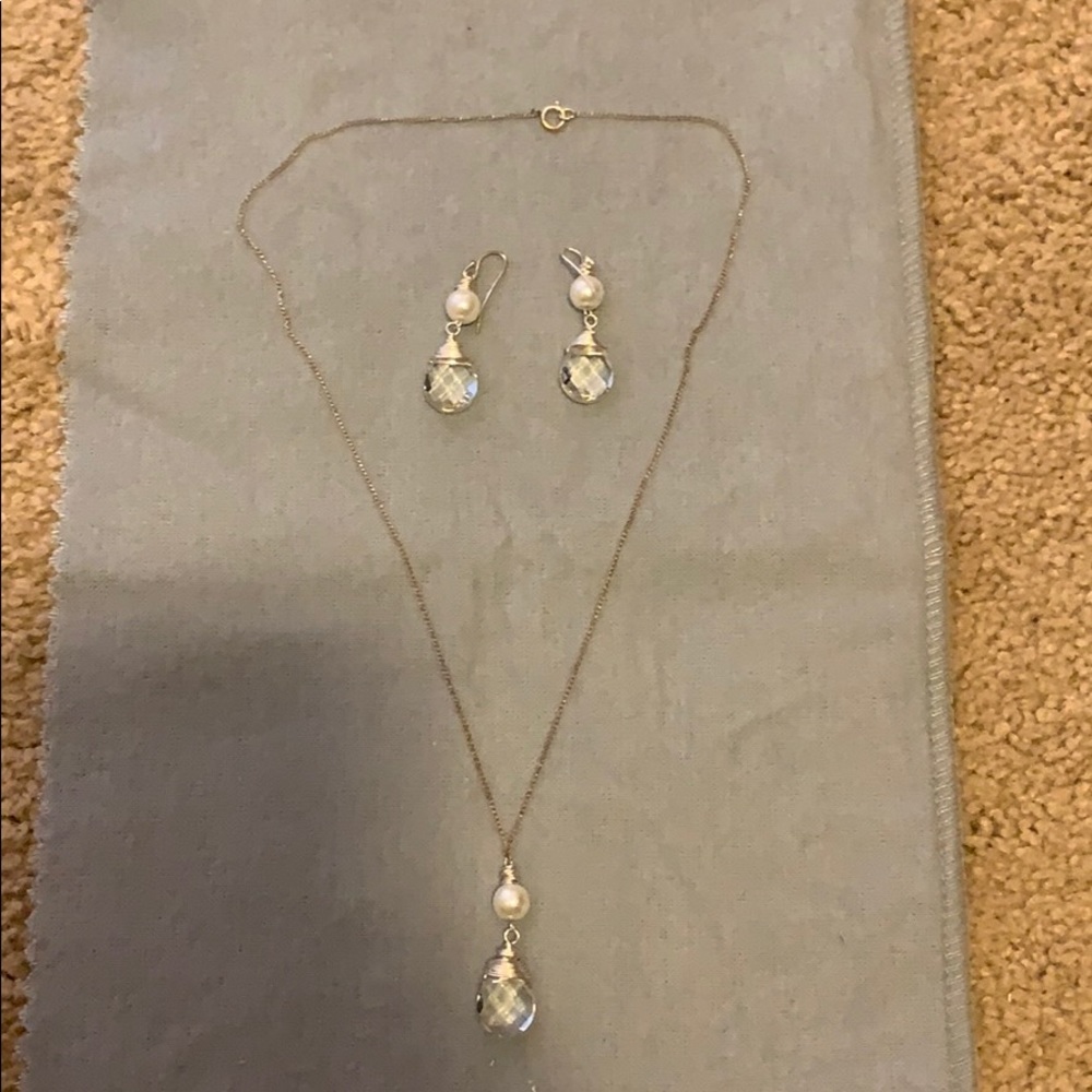 Necklace and earring set
